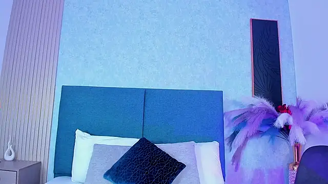 Laura Ivy online show from March 27, 1:01 pm