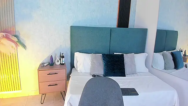 Laura Ivy online show from March 12, 12:31 pm