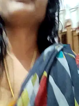 Snapshot of spicysuhana chatting on November 21, 12:31 am spicysuhana online show from November 21, 12:31 am