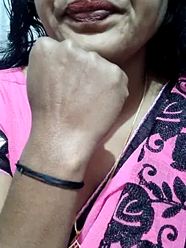 Snapshot of spicysuhana chatting on November 26, 12:32 am spicysuhana online show from November 26, 12:32 am