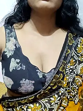 Snapshot of spicysuhana chatting on October 10, 11:27 pm spicysuhana online show from October 10, 11:27 pm