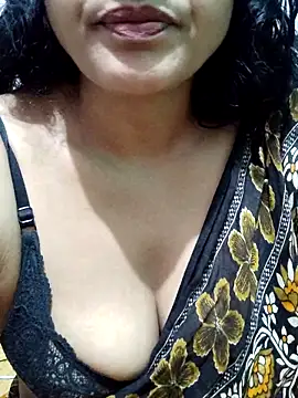 Snapshot of spicysuhana chatting on October 17, 10:33 pm spicysuhana online show from October 17, 10:33 pm