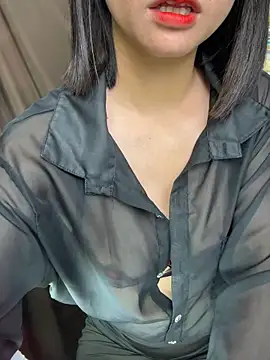 Snapshot of Voyerra_g chatting on May 5, 1:25 pm Voyerra g online show from May 5, 1:25 pm