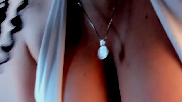 cristhi esterling online show from October 27, 12:28 pm