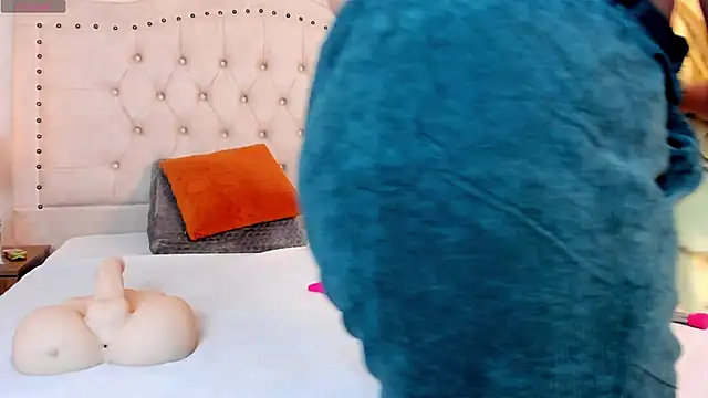 cristhi esterling online show from December 2, 12:18 pm