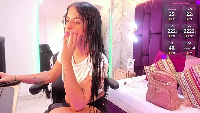 Snapshot of cloe_spencerr chatting on September 25, 5:08 pm cloe spencerr online show from September 25, 5:08 pm