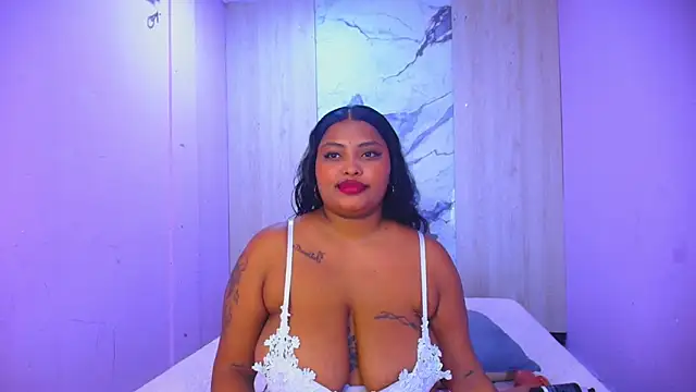 Snapshot of Cristal_hott1 chatting on September 14, 7:47 pm Cristal hott1 online show from September 14, 7:47 pm