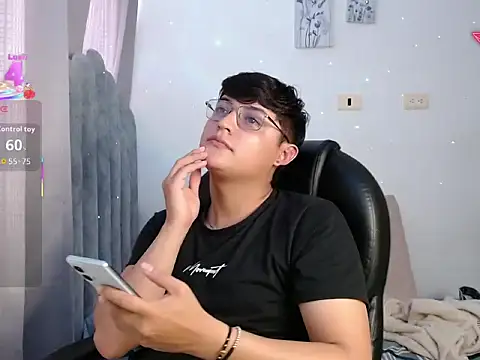 yesitwink  online show from March 11, 7:08 pm