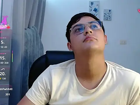 yesitwink  online show from March 25, 2:12 am
