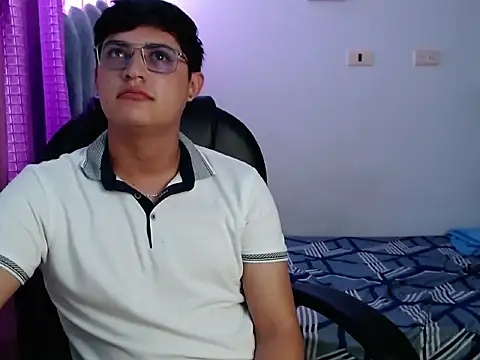 Snapshot of yesitwink_ chatting on October 23, 8:40 pm yesitwink online show from October 23, 8:40 pm