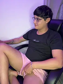 yesitwink  online show from April 11, 3:47 am