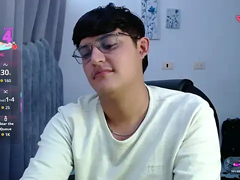 yesitwink  online show from March 21, 2:57 am