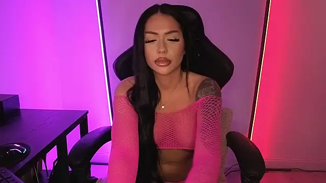 Snapshot of alisonrouge chatting on January 13, 8:13 pm alisonrouge online show from January 13, 8:13 pm