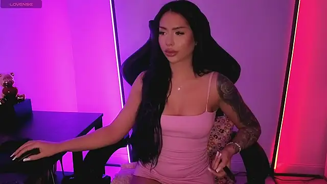 Snapshot of alisonrouge chatting on February 15, 8:30 pm alisonrouge online show from February 15, 8:30 pm