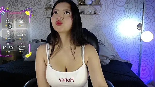 Snapshot of Helengolden_ chatting on November 7, 11:48 am Helengolden online show from November 7, 11:48 am