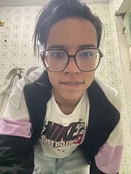 diegoand0911 online show from April 5, 3:35 am