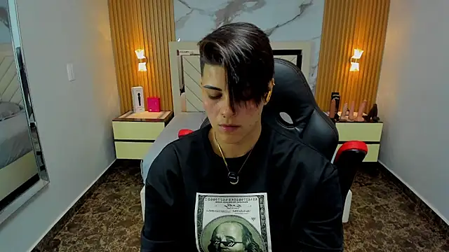 KAROLLJONES1 online show from February 27, 7:35 pm