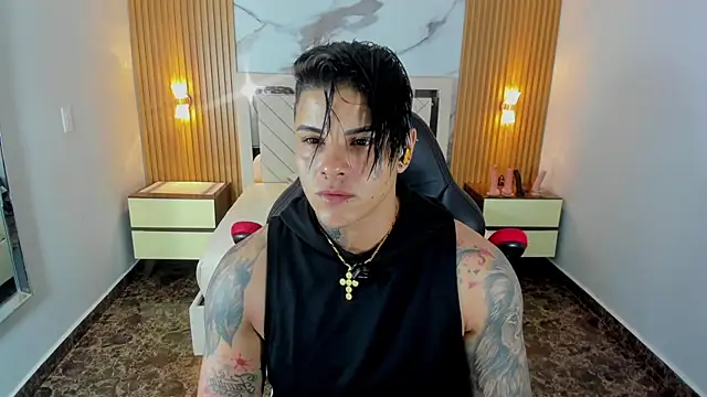 KAROLLJONES1 online show from June 23, 7:34 pm