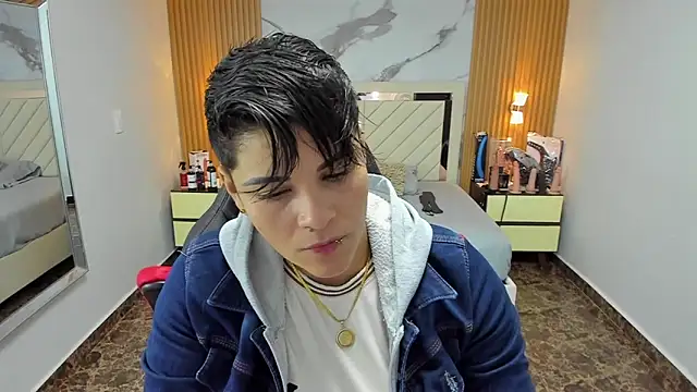 KAROLLJONES1 online show from October 15, 7:55 pm