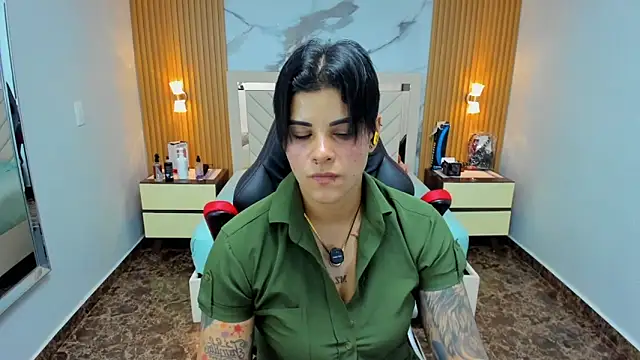 KAROLLJONES1 online show from January 10, 7:20 pm