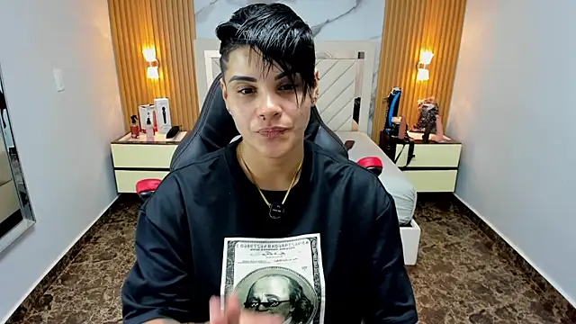 KAROLLJONES1 online show from January 15, 7:28 pm