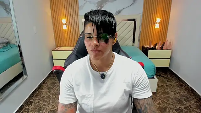 KAROLLJONES1 online show from April 22, 6:58 pm
