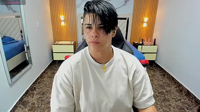 KAROLLJONES1 online show from May 5, 7:06 pm