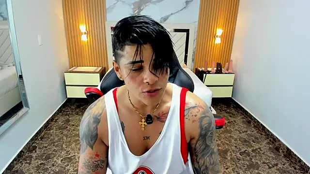 KAROLLJONES1 online show from May 13, 7:43 pm