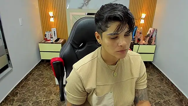 KAROLLJONES1 online show from October 22, 7:57 pm