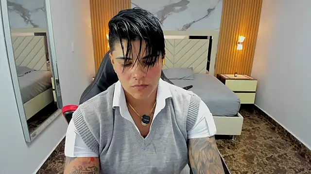 KAROLLJONES1 online show from April 10, 7:32 pm