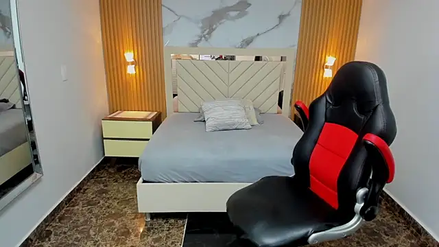 KAROLLJONES1 online show from April 12, 7:39 pm