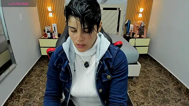 KAROLLJONES1 online show from December 16, 7:29 pm