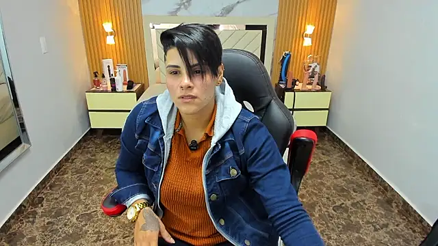 KAROLLJONES1 online show from January 7, 7:41 pm