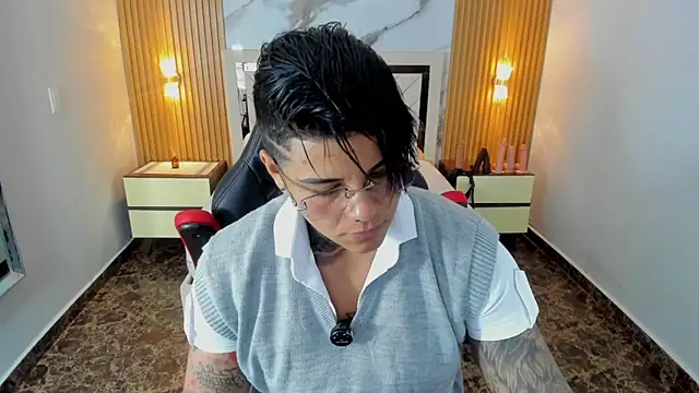 KAROLLJONES1 online show from May 30, 12:44 pm