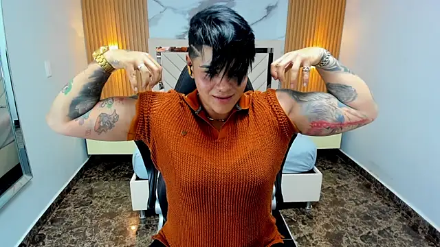 KAROLLJONES1 online show from May 21, 7:22 pm