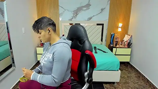 KAROLLJONES1 online show from October 14, 2:34 am