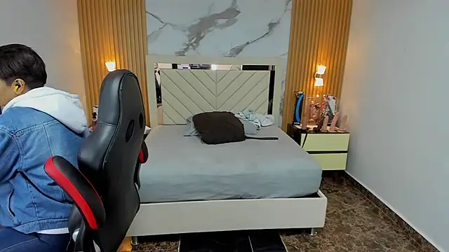 KAROLLJONES1 online show from November 13, 7:29 pm