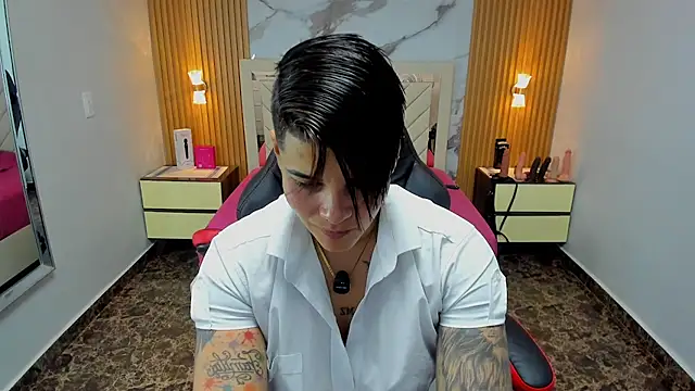 KAROLLJONES1 online show from February 28, 7:35 pm