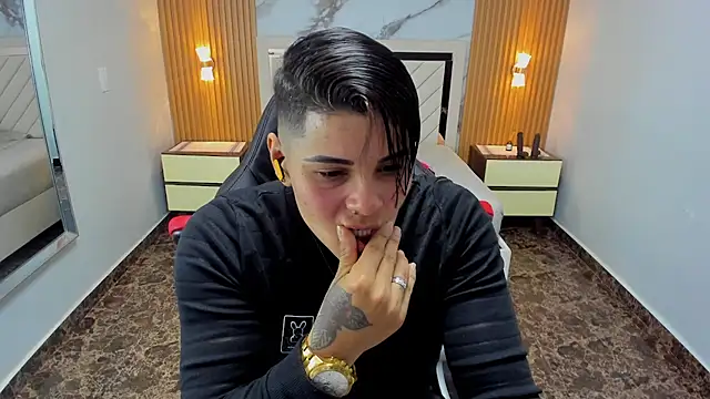 KAROLLJONES1 online show from March 11, 7:41 pm