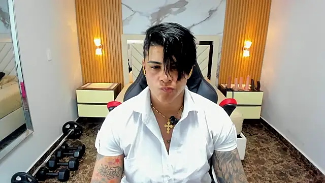 KAROLLJONES1 online show from May 14, 7:33 pm