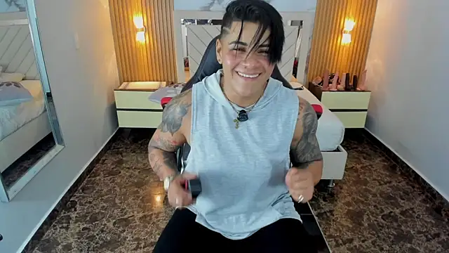 KAROLLJONES1 online show from May 26, 7:45 pm