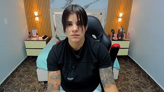 KAROLLJONES1 online show from January 31, 7:12 pm