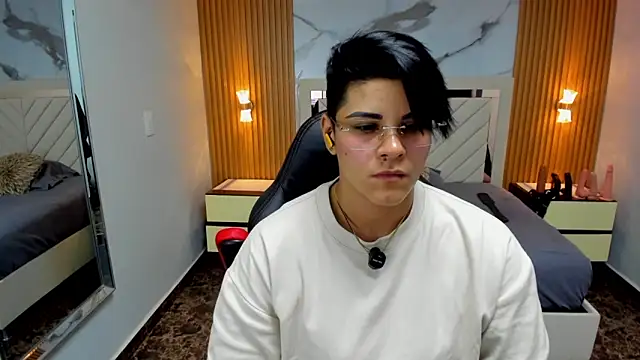 KAROLLJONES1 online show from March 26, 8:18 pm