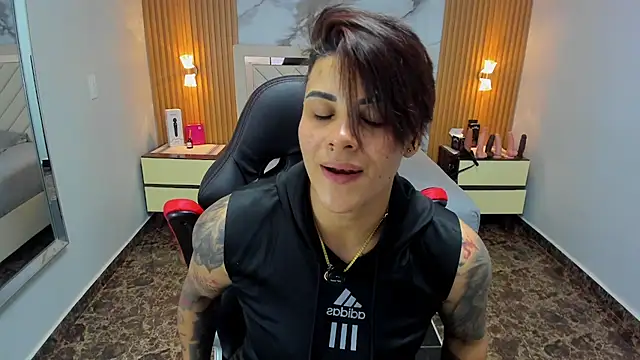 KAROLLJONES1 online show from February 10, 7:24 pm