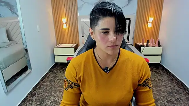 KAROLLJONES1 online show from April 15, 7:18 pm