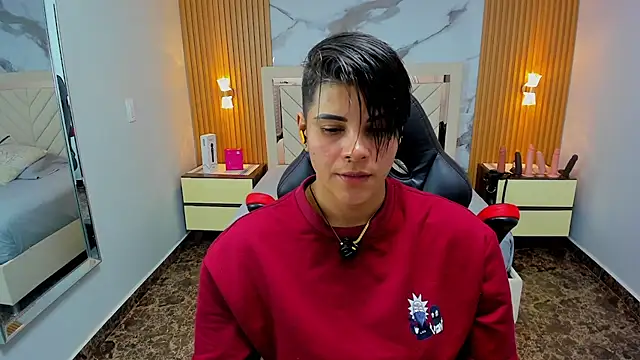 KAROLLJONES1 online show from March 9, 7:28 pm