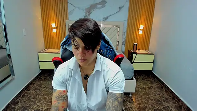 KAROLLJONES1 online show from March 3, 7:21 pm