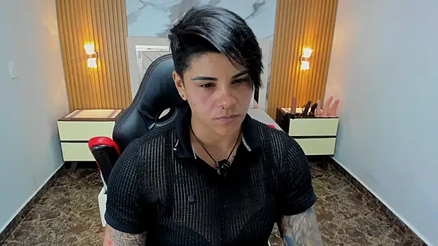 KAROLLJONES1 online show from April 27, 7:12 pm