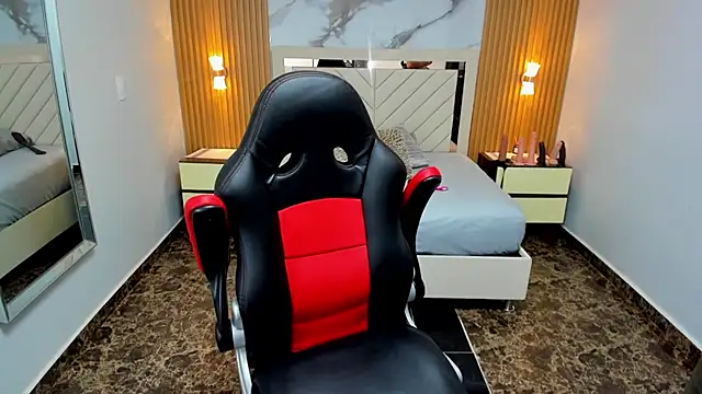 KAROLLJONES1 online show from March 27, 7:37 pm