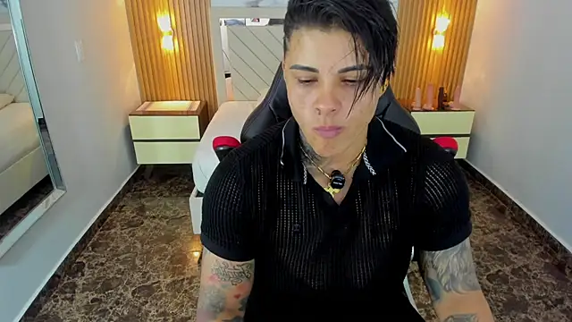 KAROLLJONES1 online show from June 24, 7:33 pm
